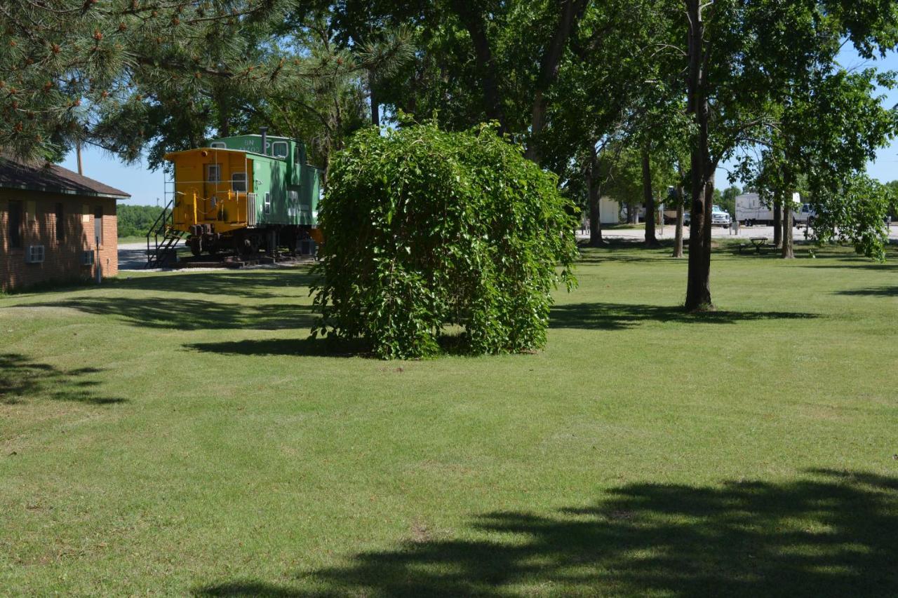 The Evergreen Motel In Kansas Pratt Eksteriør billede